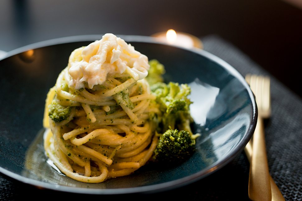 5-1 Spaghettoni con colatura di alici di Anzio, broccolo siciliano e burrata