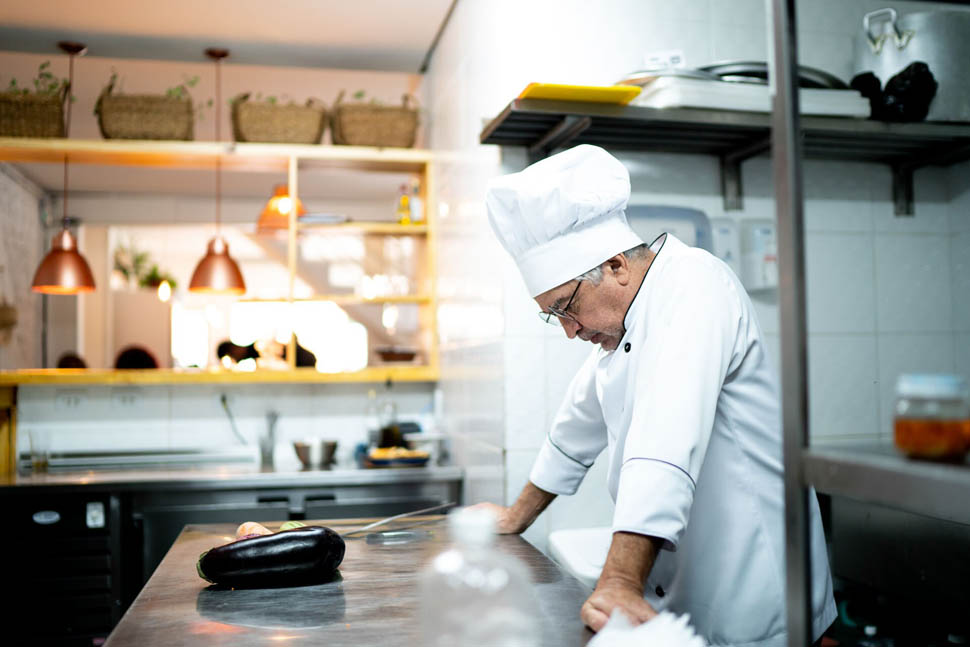 CHEFS IN BURNOUT istock