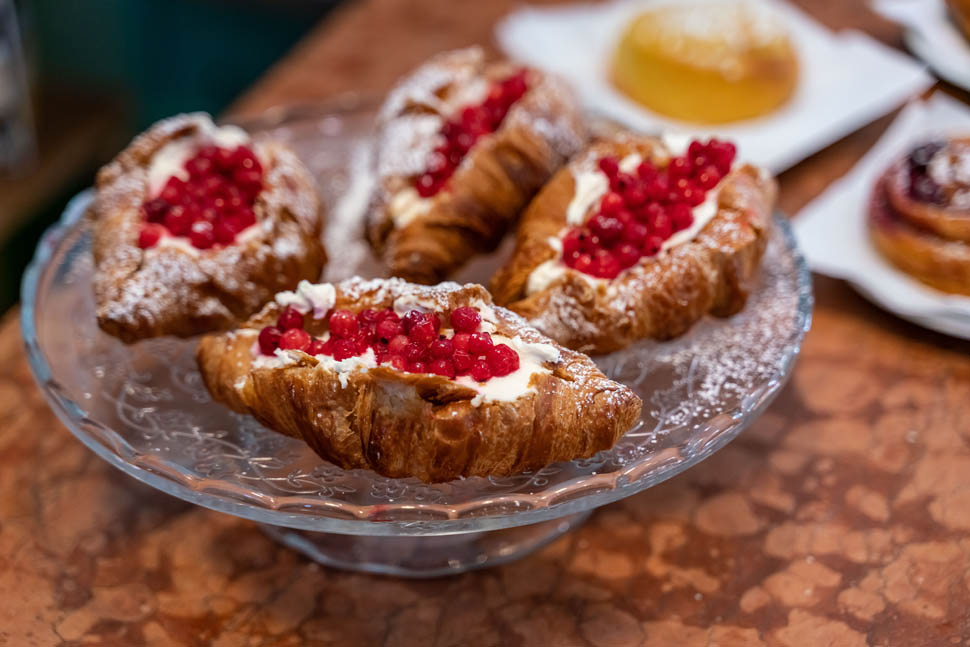 Croissant Cheesecake e frutti rossi La Latteria Foto Lorenzo Moreni