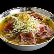 18 Seiji Yamamoto Noodles Inaniwa alla carne con cedro e aroma di olio di porro Ryu Gin Restaurant Tokyo