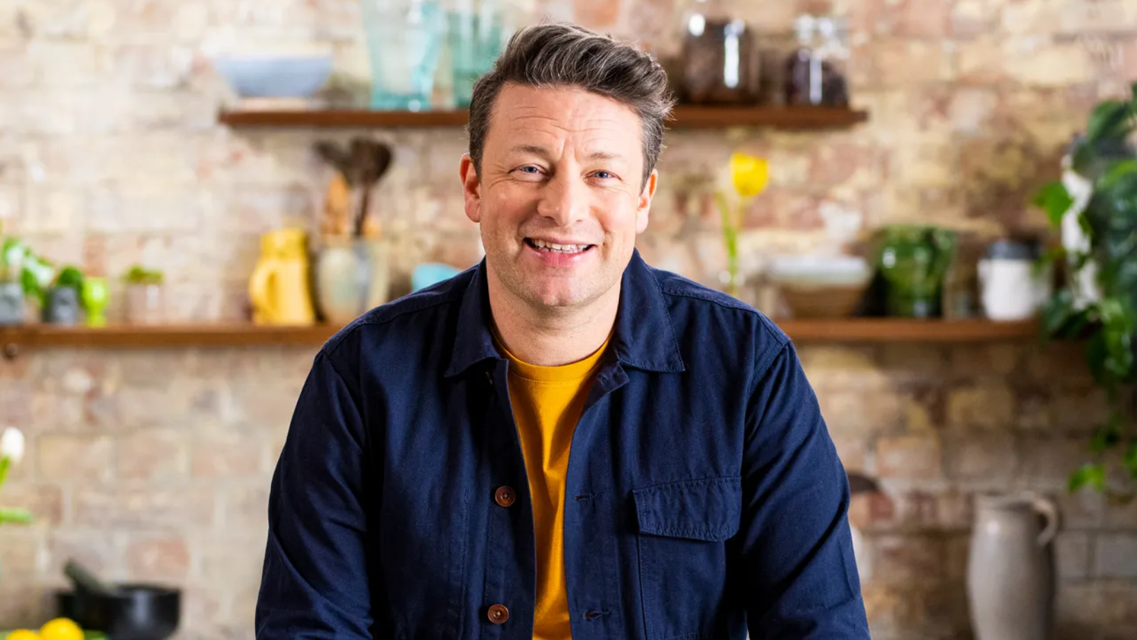 Jamie Oliver chef celebrità comporta per il suo ritratto con la moglie  Jools Oliver a Londra Foto stock - Alamy