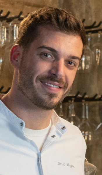 Ariel Hagen cover bio