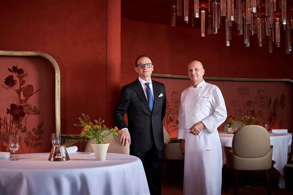01bda6228d0c4bea9fdceb512570c024 La Pergola Heinz Beck Simone Pinoli Restaurant Manager