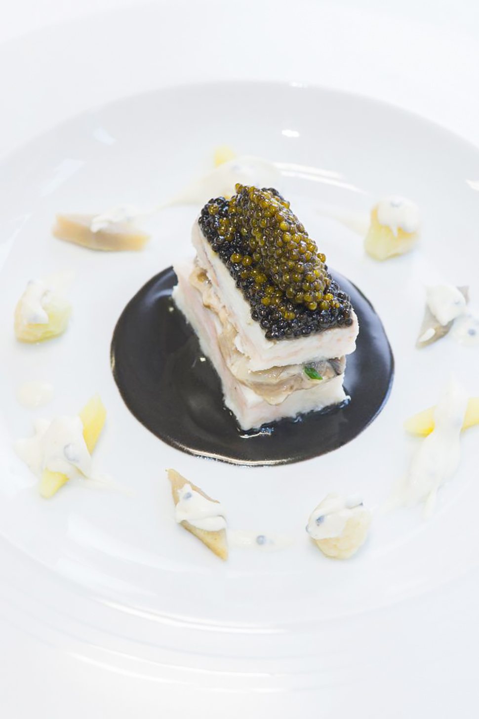 10 Aile de raie refroidie au caviar, petit ragoût breton