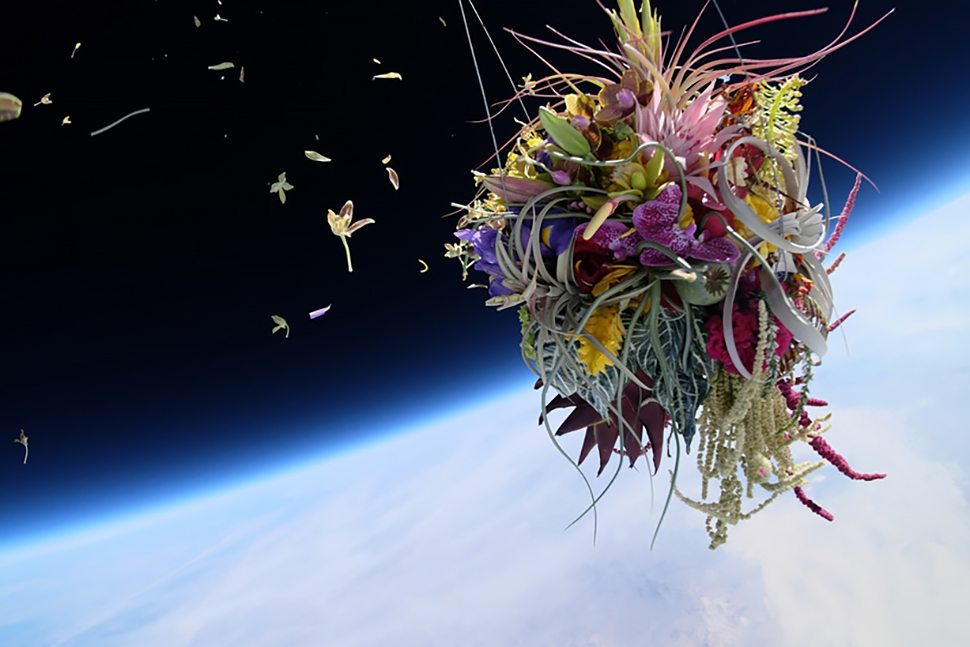 10 Azuma-Makoto-sends-flowers-into-space-designboom03