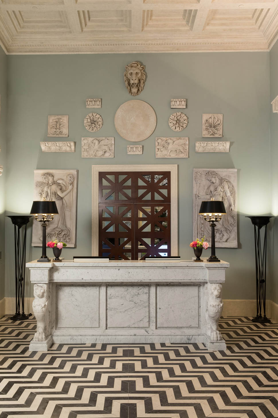 17 RFH Hotel de la Ville Concierge Desk 0854 JG May 19