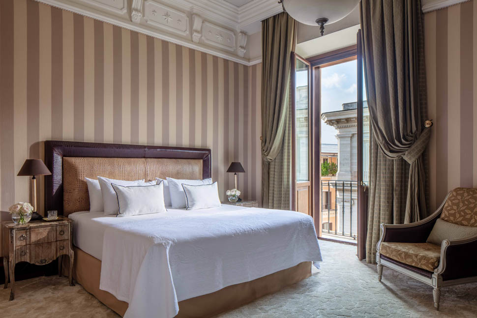 Anantara Palazzo Naiadi Rome Premium Panorama View Angle Bed Window