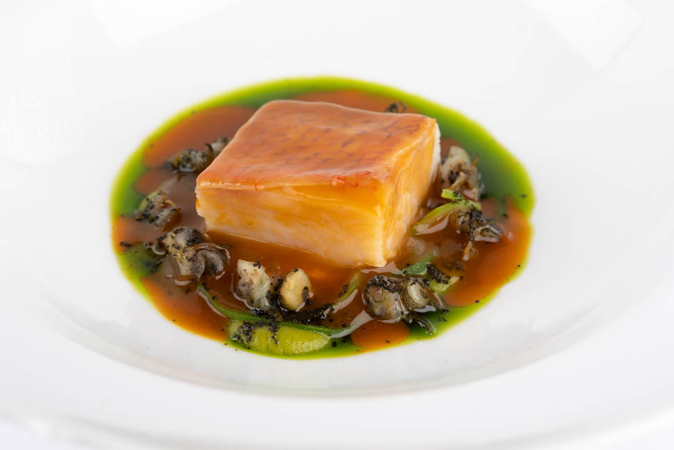 BSJ Scorfano in zuppa lumachine di mare peperoncini verdi e pappa al pomodoro