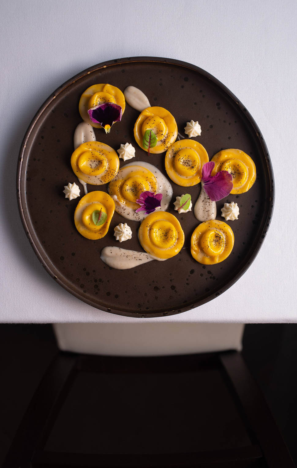 Bottoni di pasta fresca gorgonzola topinambur e pere