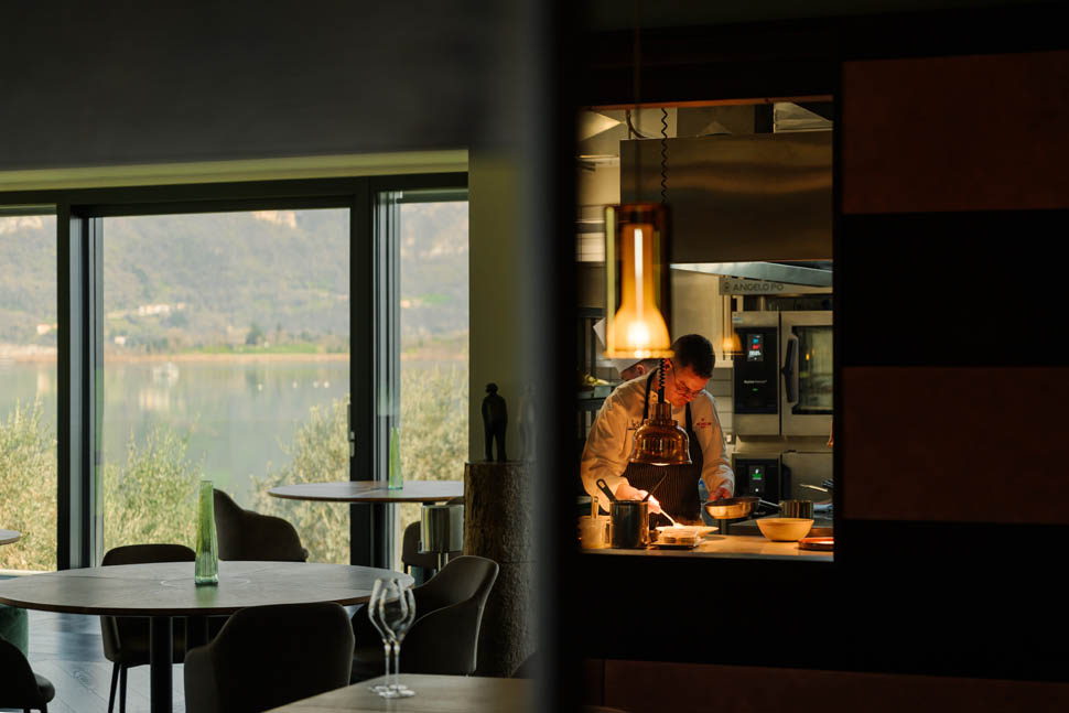 Chef Filippo Oggioni in cucina
