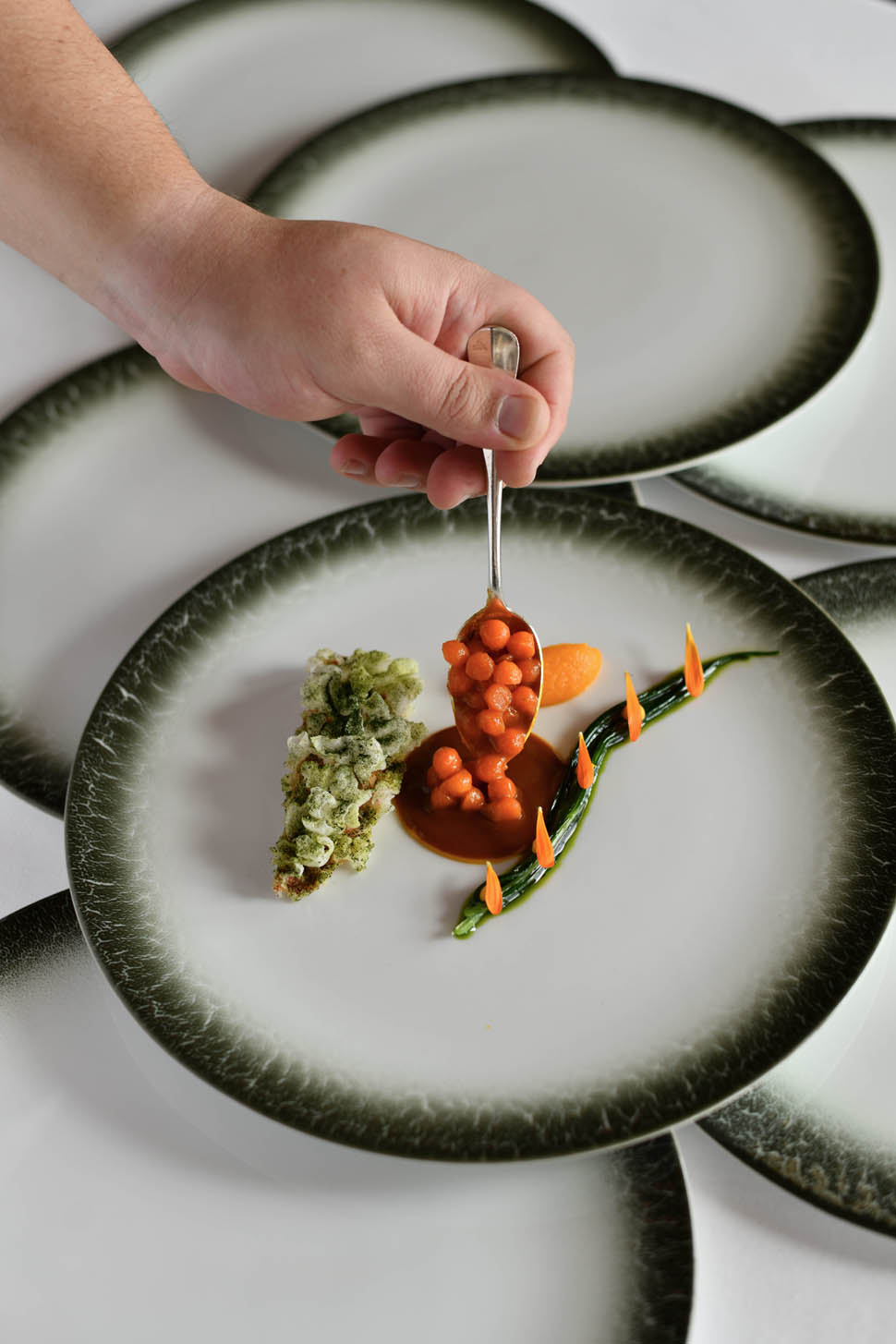 Crispy red mullet with agretti and carrots with cumin Triglia croccante con agretti e carote al cumino Ph Benedetta Bassanelli 7