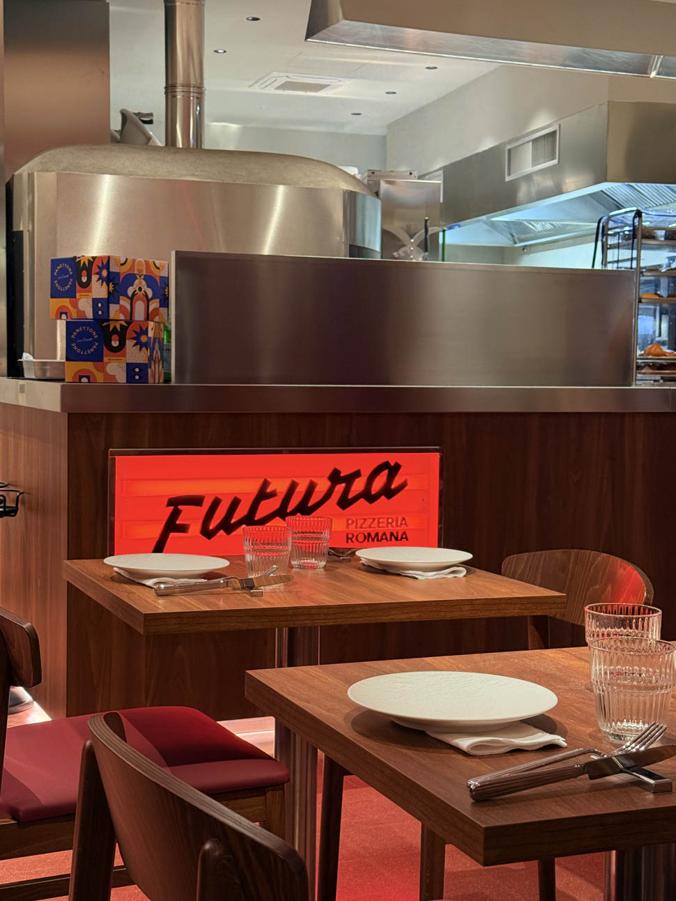 Forno e insegna Futura Pizzeria Romana PhGiulio Paterno