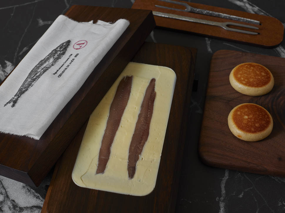 GASTRO JESUS SANCHEZ CENADOR DE AMOS 2023 ANCHOA DE CANTABRIA Y MANTEQUILLA PASIEGA