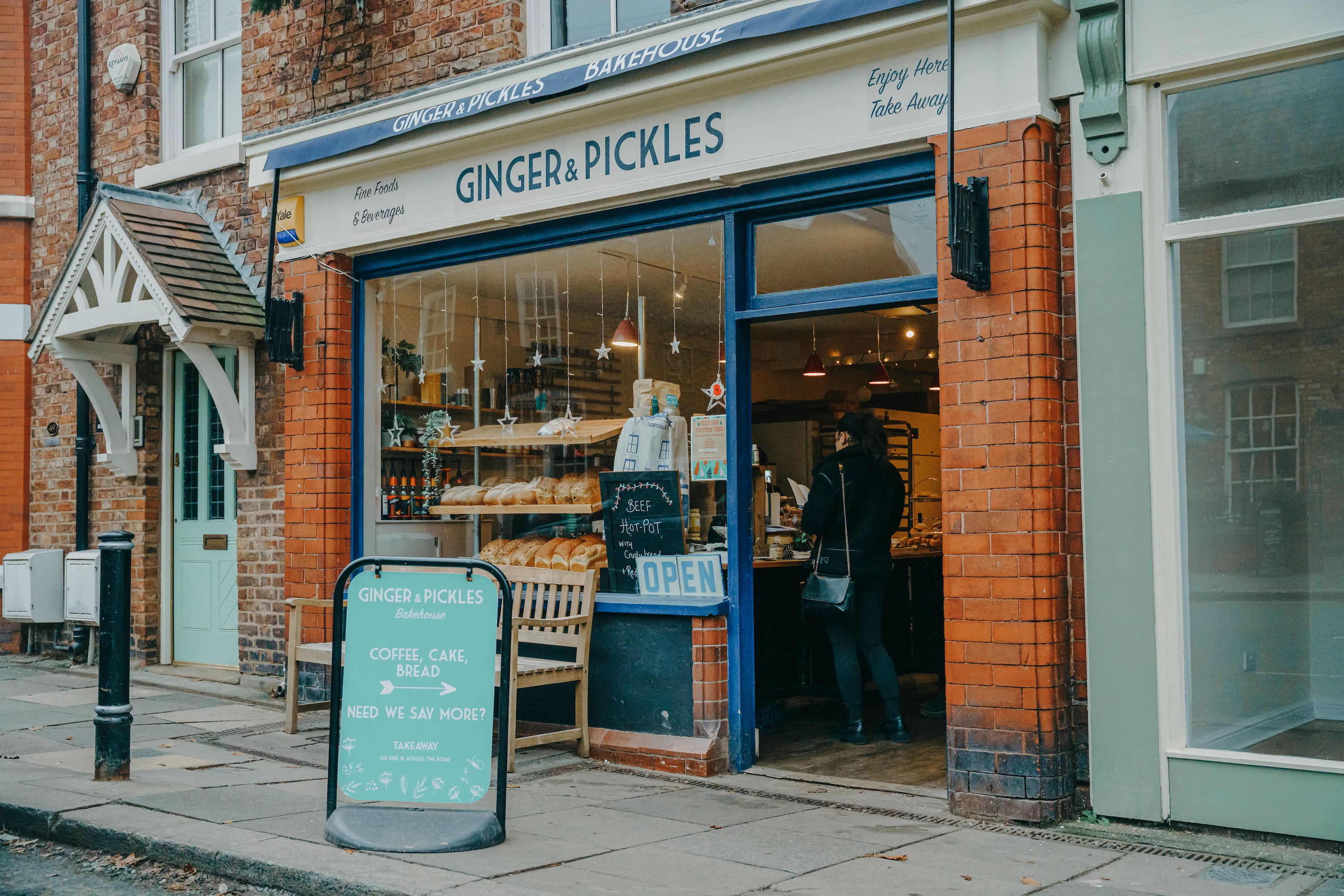 GINGER AND PICKLES2