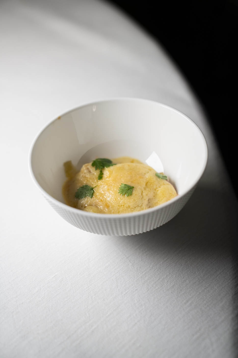 Gamberi Carabineros in due versioni gratinato con salsa alla Termidor maiale crema di carote e curry