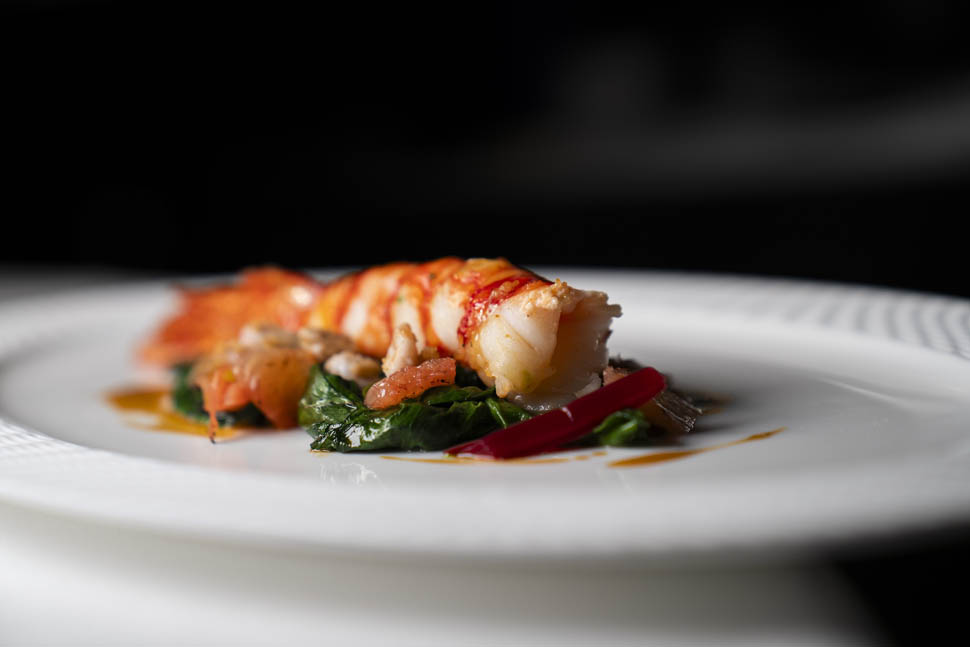 Gamberi Carabineros in due versioni scottato con salsa di crostacei agrumi e calamaretti spillo