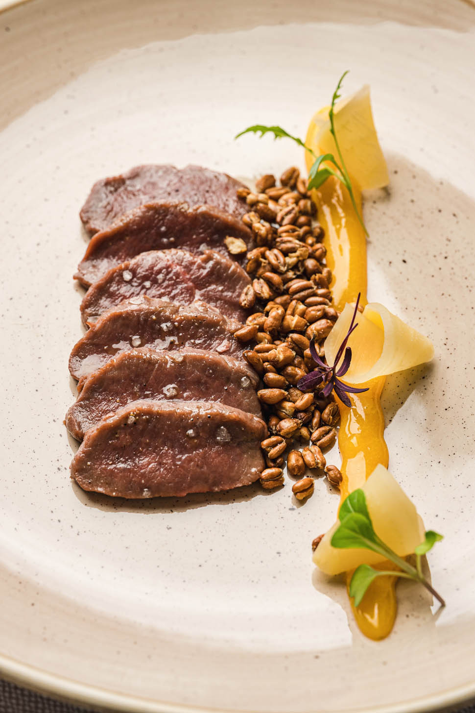 Gli Affreschi Capriolo a bassa temperatura zabaione salato rape marinate farro soffiato