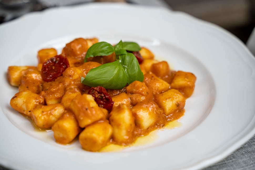 Gnocchi con pesto di pomodoro bistrot di Tina Marcelli