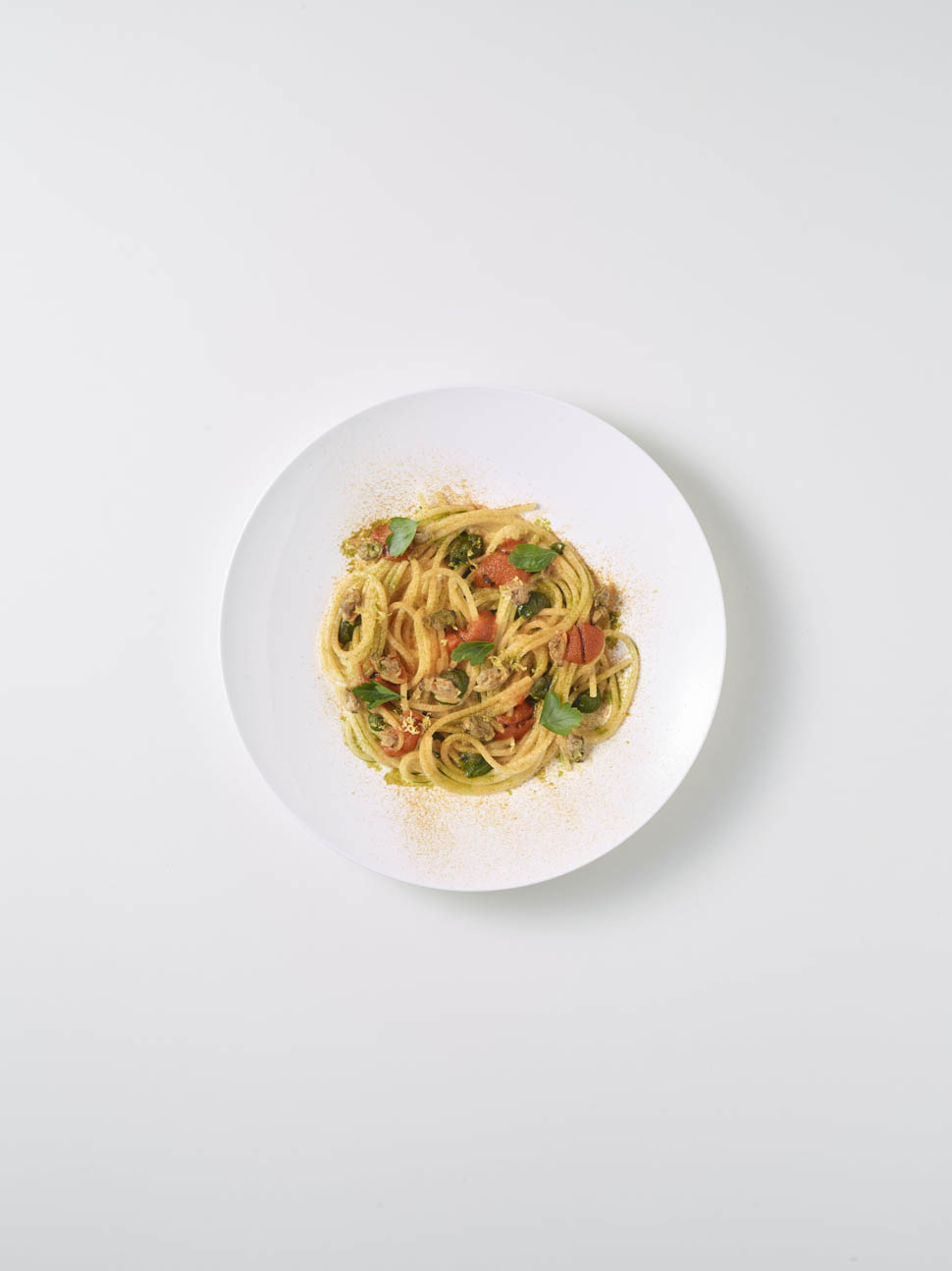 Guido PATERNOLLO Spaghetto cotto in acqua di pomodoro emulsione di vongole prezzemolo e pomodoro confit