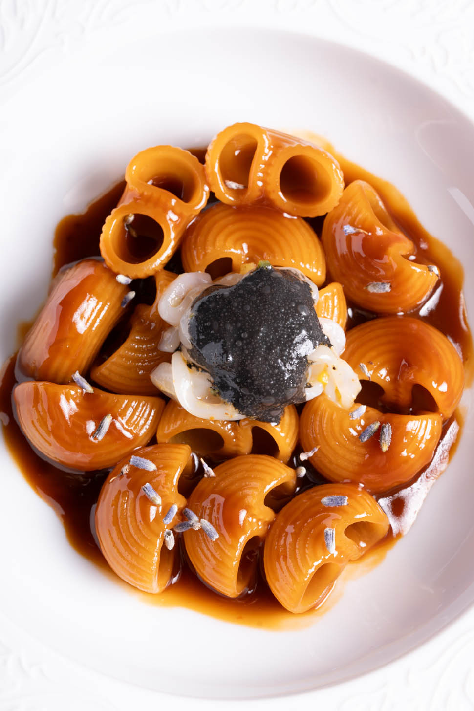 IDYLIO Lumachine di pasta ai totani lavanda e olive nere