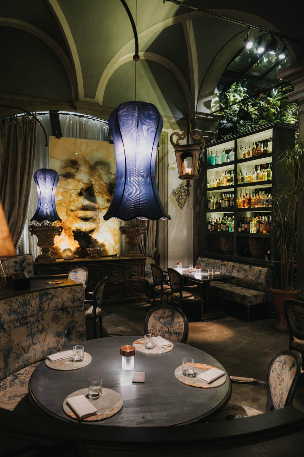 INTERIOR DINING ROOM 2