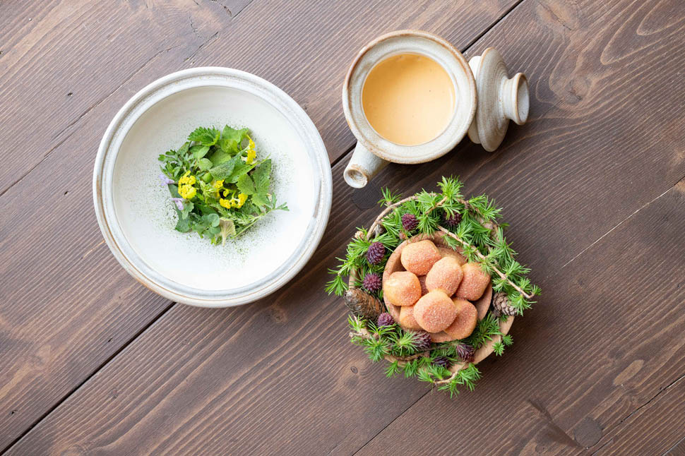 Insalata primaverile Topfnudeln e Salsa Choron e siero