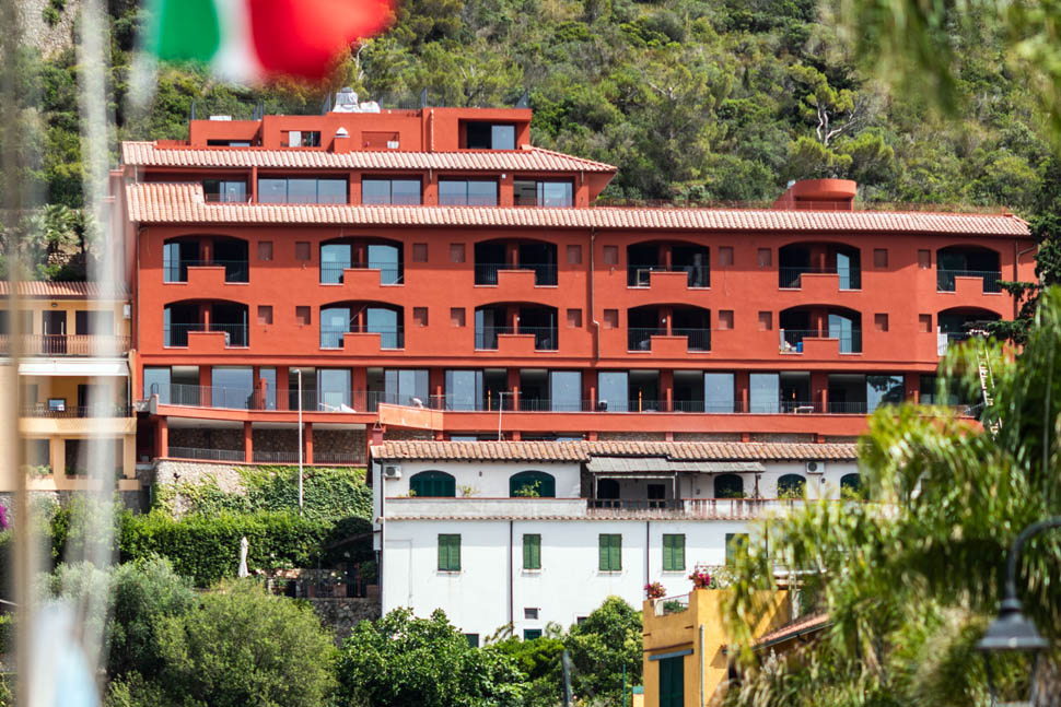 LA ROQQA FACADE
