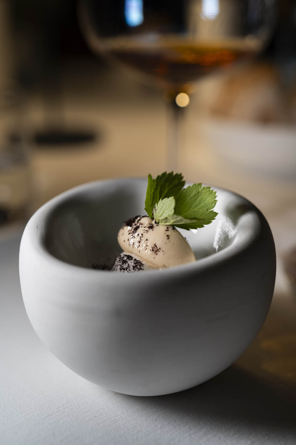 Lago Montagna Robiola di montagna uova di trota cenere di pigna fermentata e imperatoria