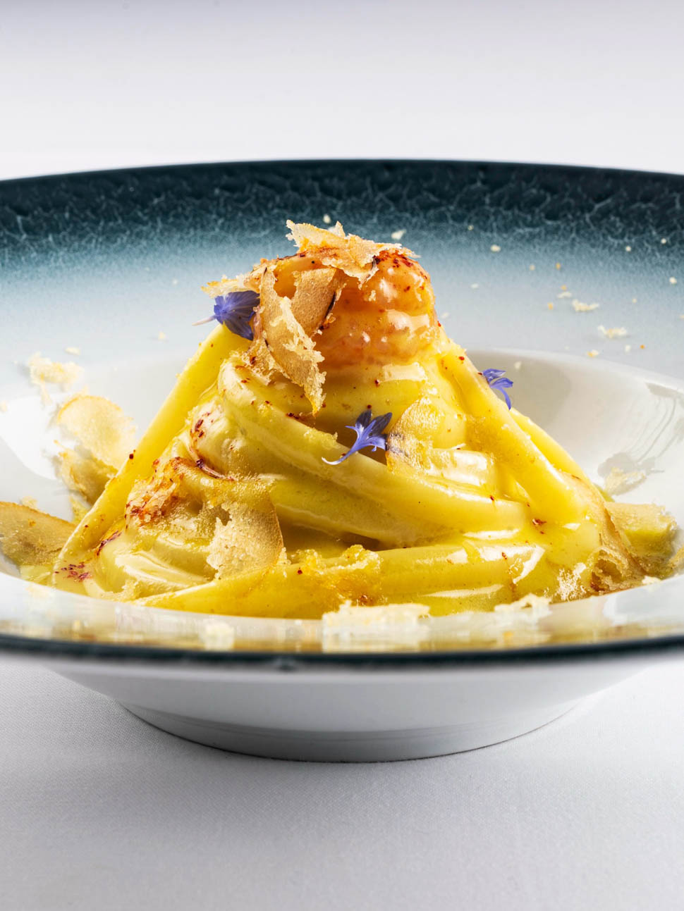 Linguina mantecata al limone scampi gamberi e bottarga