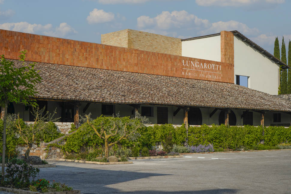 Lungarotti cantina esterni