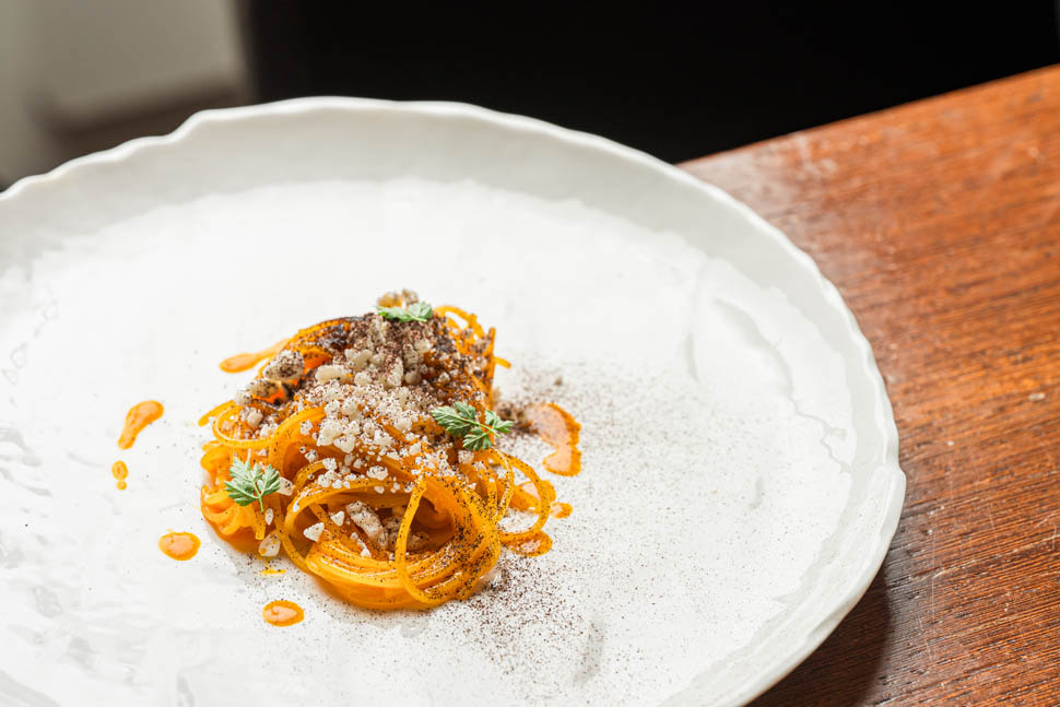 Moma Spaghettino alle carote geranio odoroso e caprino Anarchico