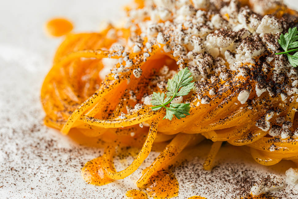 Moma Spaghettino alle carote geranio odoroso e caprino Anarchico