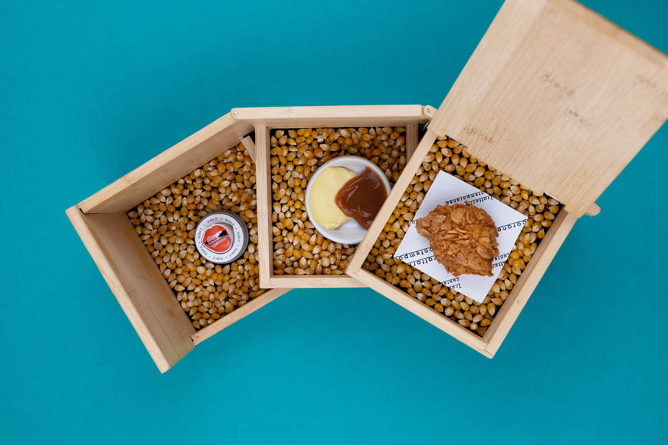 Nuggets di cervello di vitello panato in Kelloggs accompagnato da bernese al burro nocciola e chutney di prugna