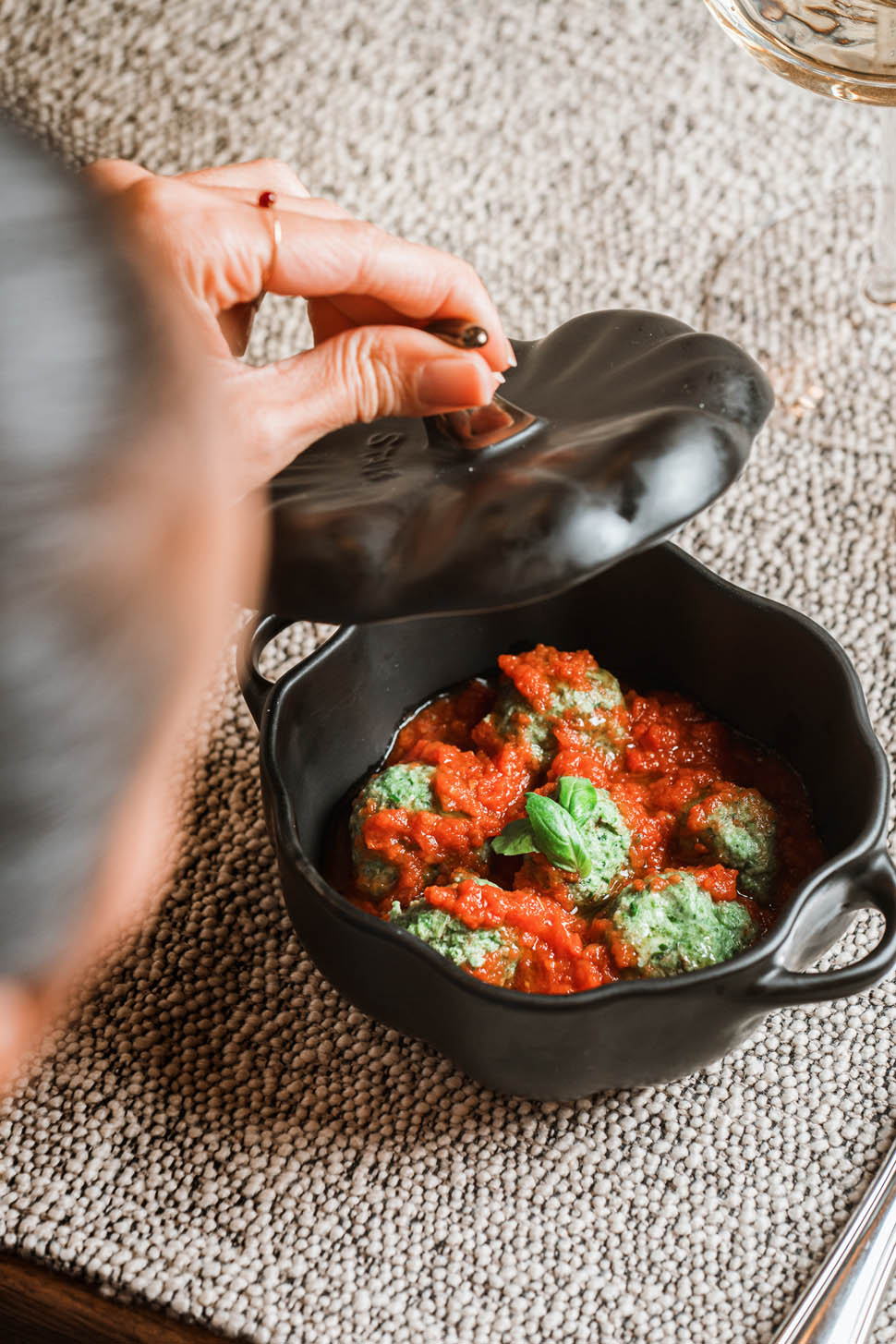 Osteria del Santo Gnudi di ricotta e spinaci in salsa di pomodoro