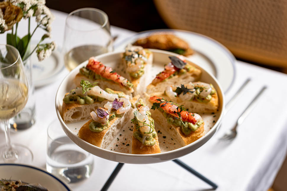PIZZA AL PADELLINO NUVOLA gambero rosso scampi gamberi rosa guacamole gel al limone erba cipollina