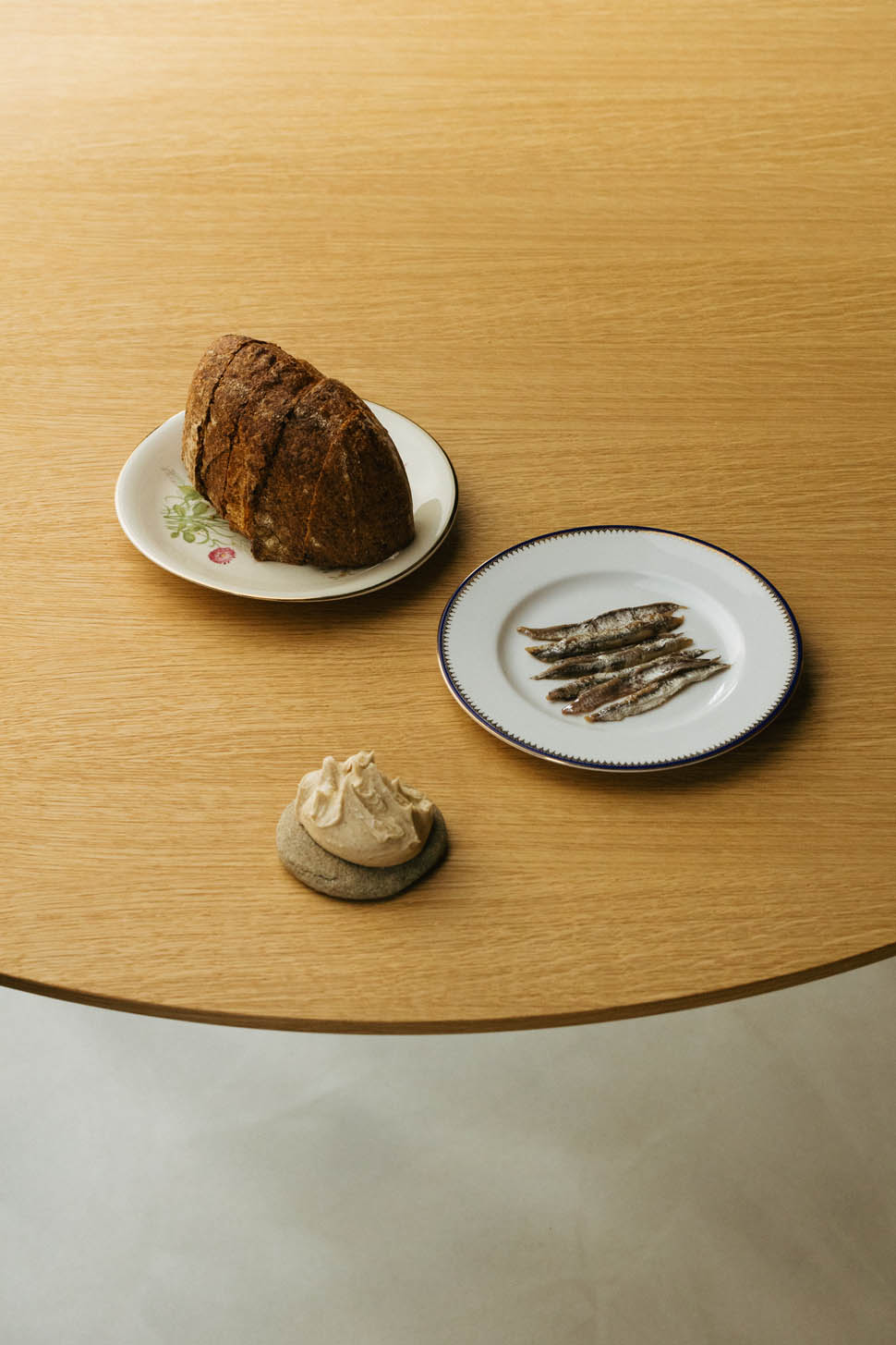 Pane burro nocciola acciughe