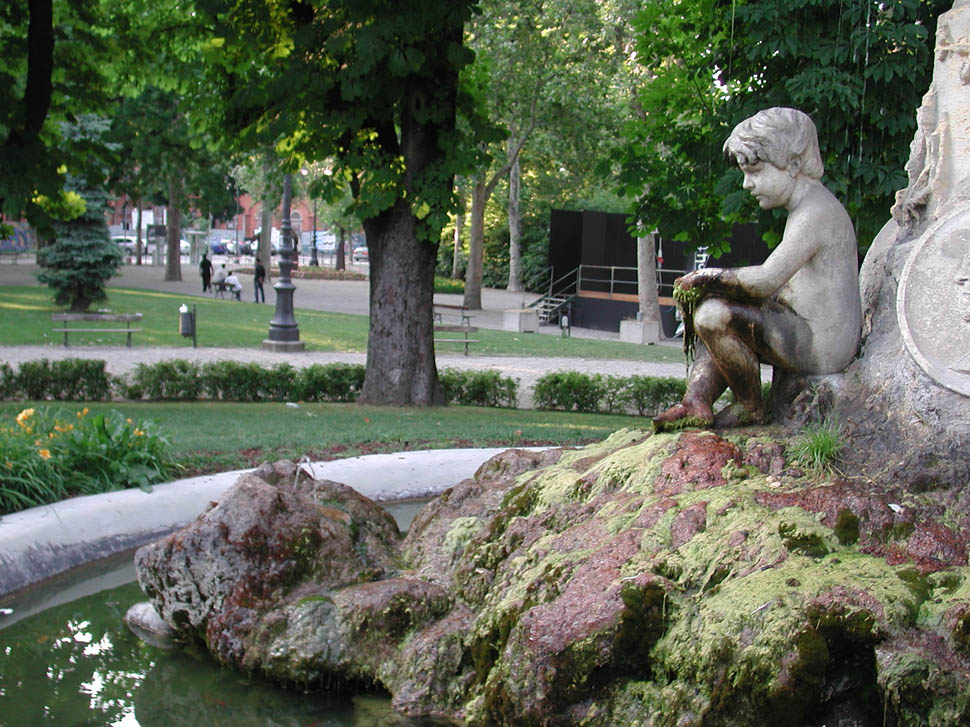 Putto pensoso giardini reggio emilia