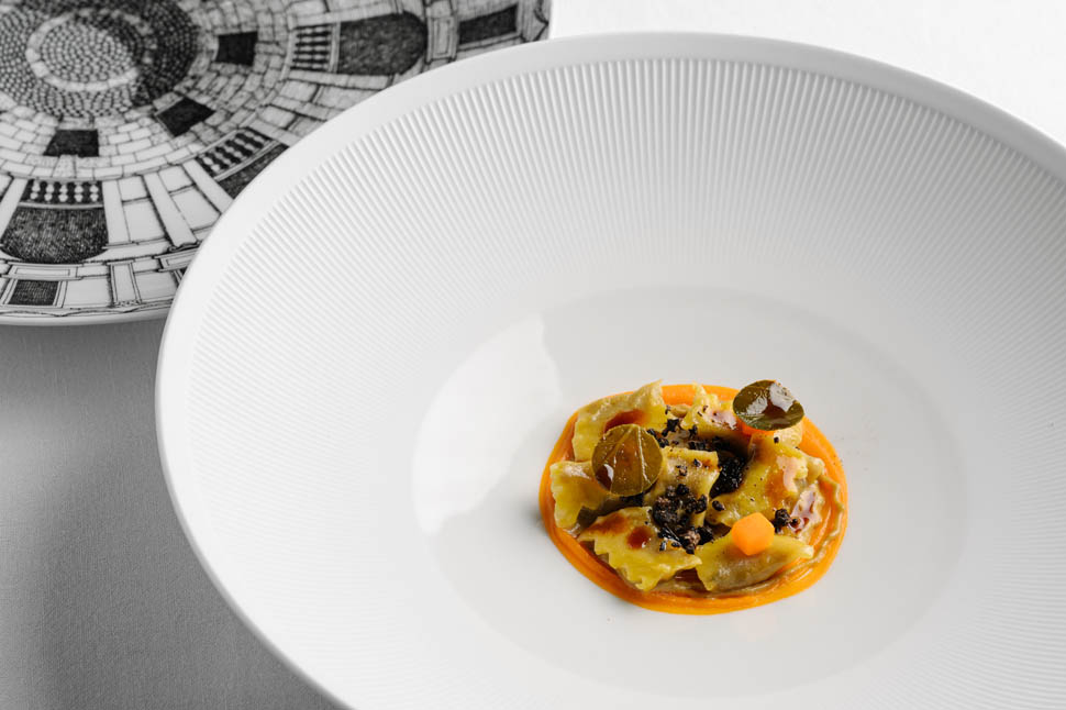 Ravioli del plin farciti di anatra arrosto zucca e capperi