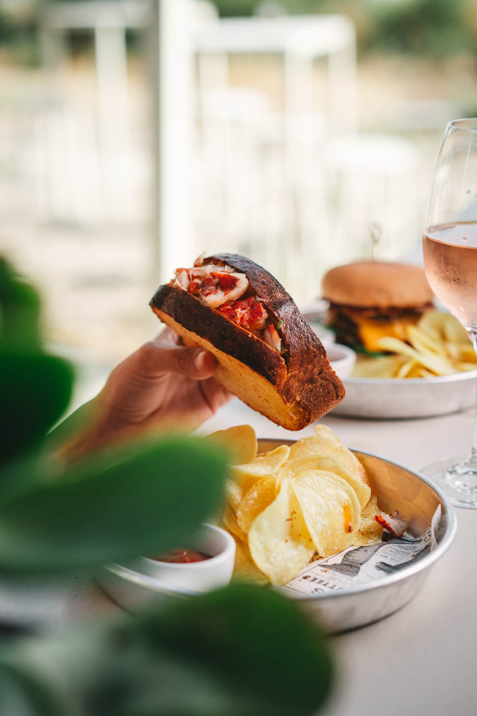 Ricardo Takamitsu Lobster Roll Con Chips di PatatePh Mario Suarato