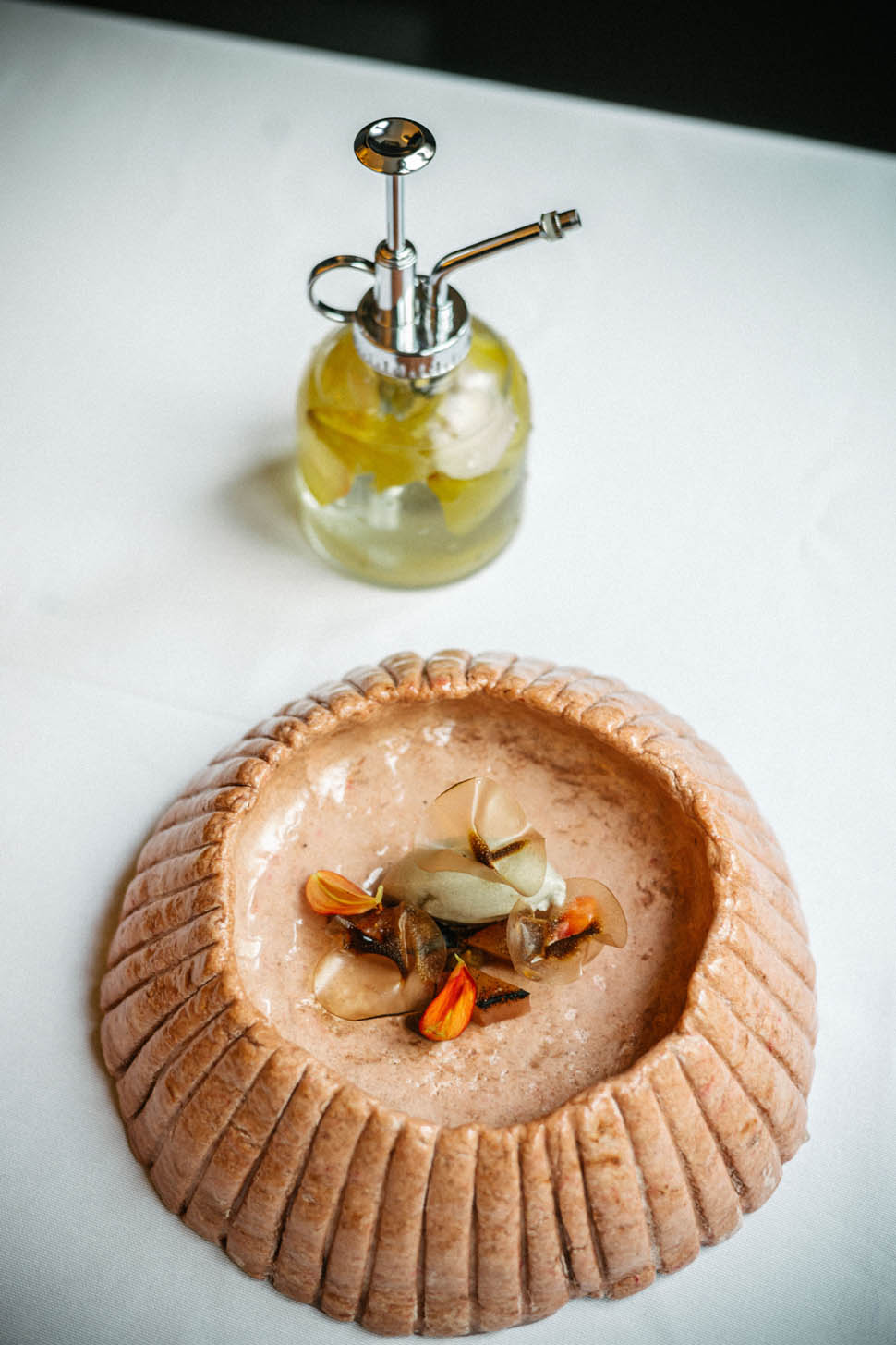 Rosa mediterraneo Rosa alla brace mela in vinaigrette di rose rosa canina cera dapi baharat4