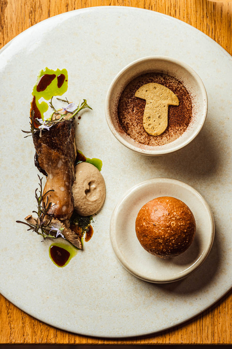 Seguire le Botti Cardoncello alla brace lardo di maiale nero cappuccino di funghi e maritozzo al cacao 8