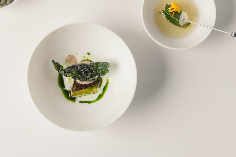 Sgombro al barbecue leche de tigre castagne e cavolo nero