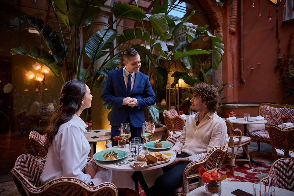 THE JAMES restaurant 1