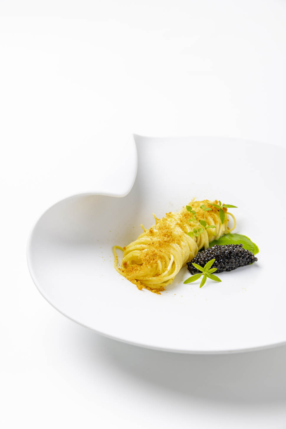 Tagliolini al limone con salsa alle erbe e caviale Foto Giovanna Di Lisciandro