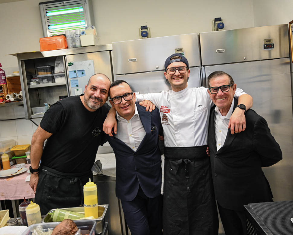 Tra sala e cucina Locanda in Cannubi