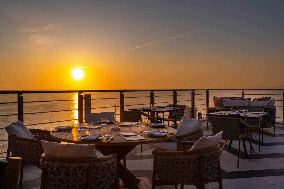 Vista Skybar Dining sunset