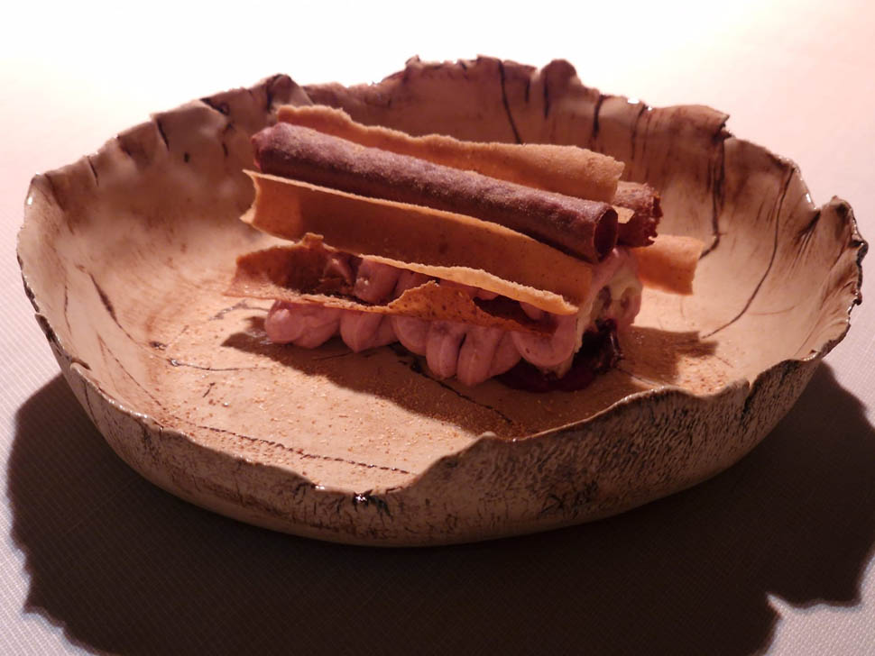 Wild forest pan di spagna chantilly al sedano rapa ciliegia cialda croccante 1