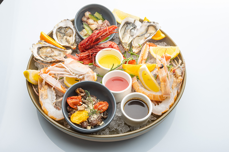 antipasti Cielo Cagliari Gran Rooftop Plateau gamberi scampi ostriche tartare 05w