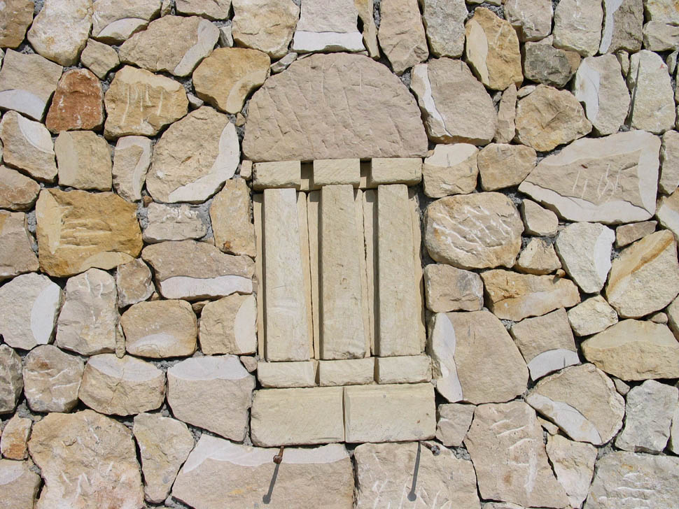 capitel in the dry rock walls