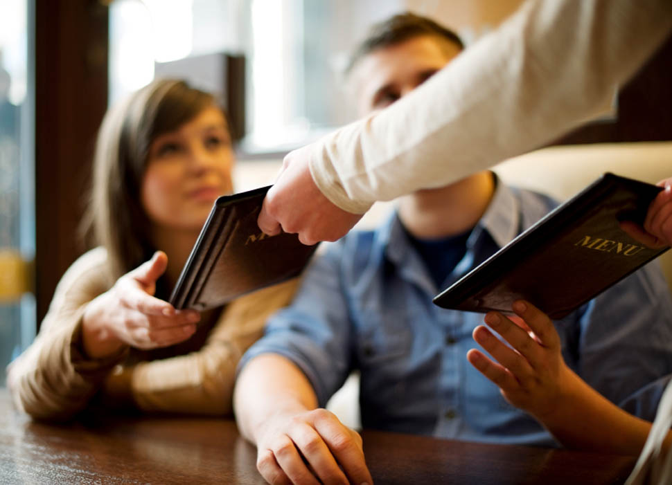 clienti ristorante iStock 1 2